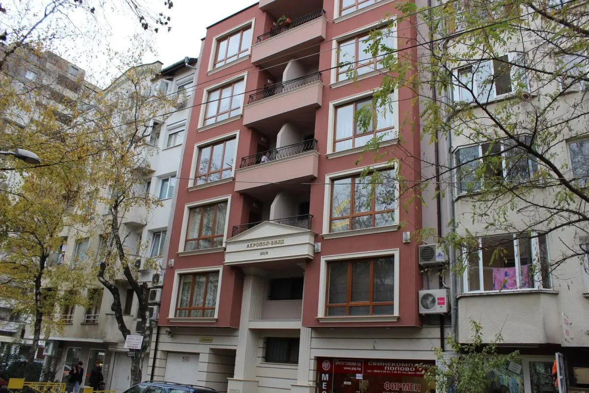 Жилищна сграда К. Величков 15, Варна — снимка 3