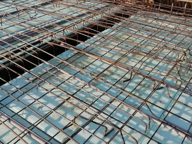 100 м3 бетон се изливат върху топлоизолирана плоча на първи етаж – Виница Гардън
